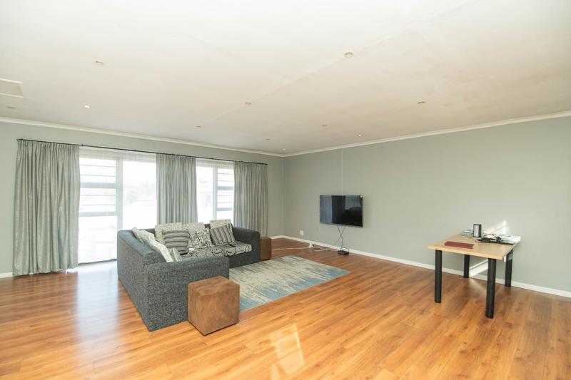 5 Bedroom Property for Sale in Bluewater Bay Eastern Cape